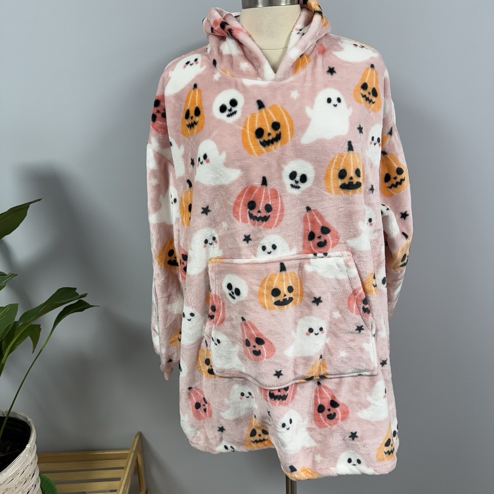 NWT Throwzy Halloween Skulls Ghost On Pink O/S Jr Hoodie Poncho Loungewear Robe